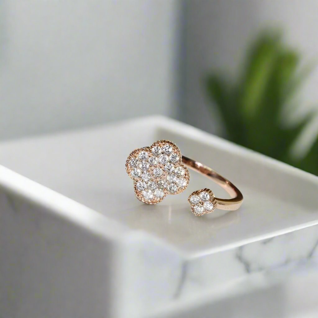 Van Cleef & Arpels Floral Clover Between The Finger Ring