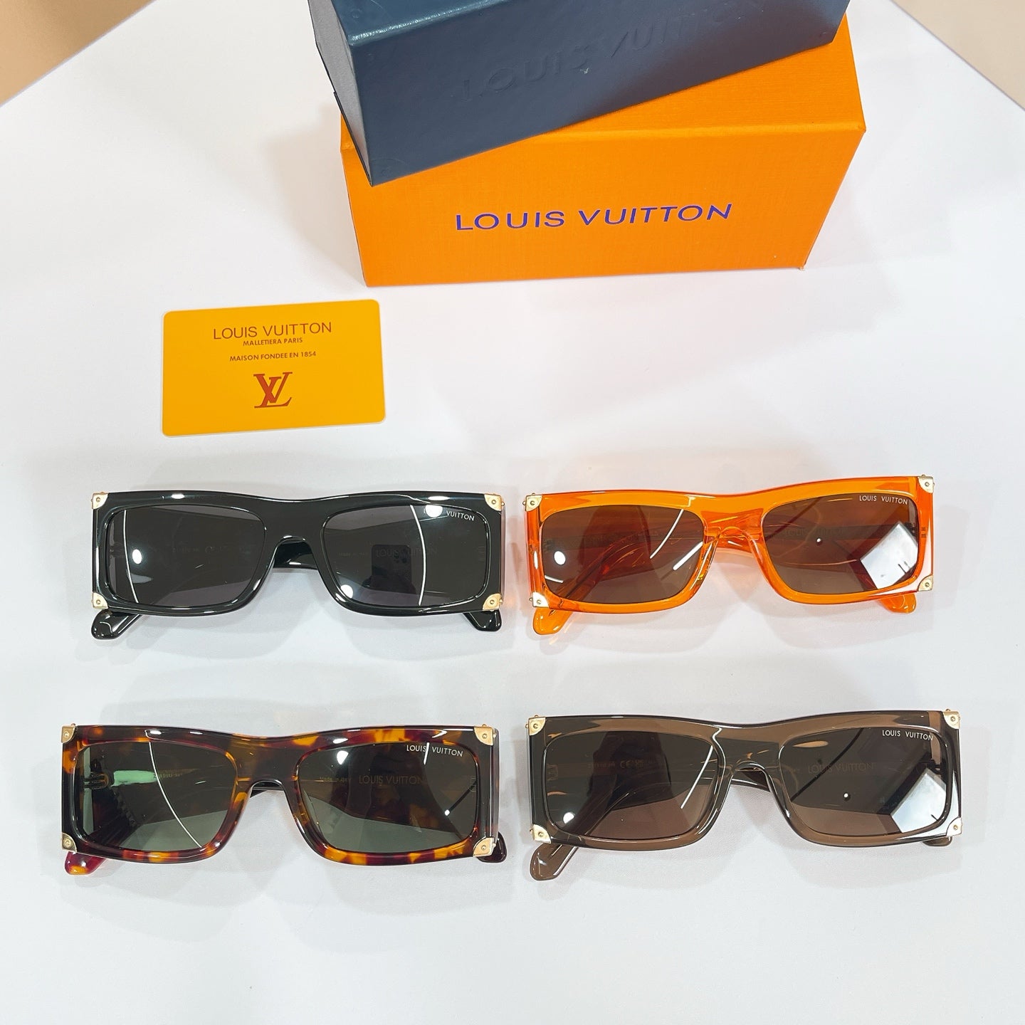 LOUIS VUITTON Sunglasses Z3158U